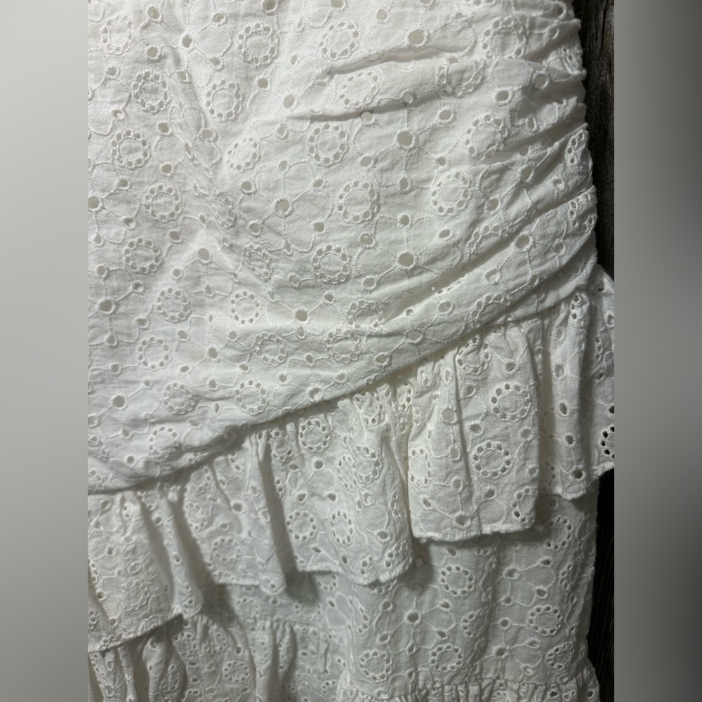 BCBGMAXAZRIA White Eyelet V Neck Crochet Wrap Dress Sz 6 $248 - Picture 5 of 8